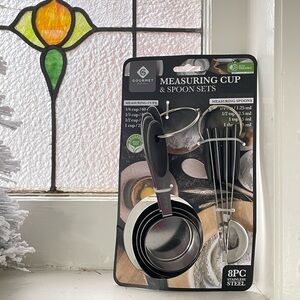 BNWT measuring cups and spoons 👩🍳